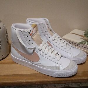 Women's Nike Blazer Mid 77 High Top Sneakers